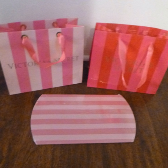 LOT of 3 VICTORIA'S SECRET PINK GIFT BAGS & PILLOW BOX - Picture 5 of 7